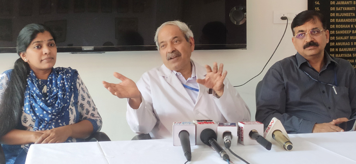 "कॉक्लियर इम्प्लांटेशन के दो दशकों का जश्न - एक साहसिक भविष्य को अपनाना और उसकी रूपरेखा तैयार करना"